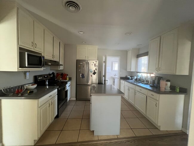 Foto del edificio - 2969 Rosemary Ln