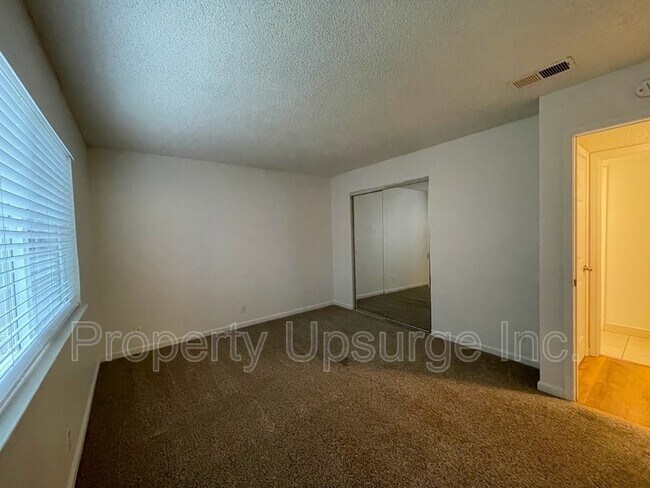 Building Photo - 1013 Echo Rd
