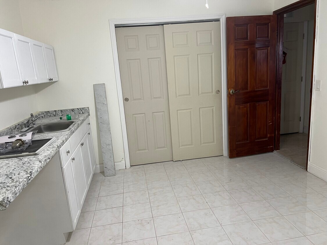 Foto del edificio - 10631 NW 28th St