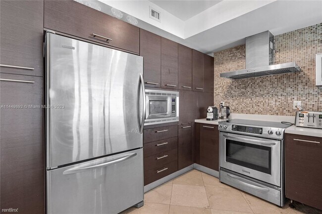 Foto del edificio - 3 br, 2 bath Condo - 150 Sunny Isles Blvd ...