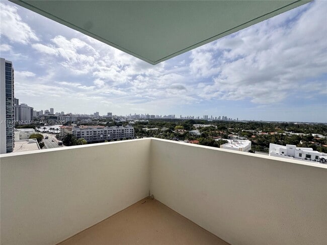 Building Photo - 2899 Collins Ave