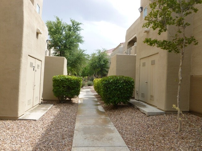 Building Photo - 1908 Tierra Vista Dr