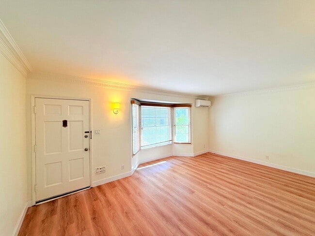 Building Photo - 626 1/2 N Spaulding Ave