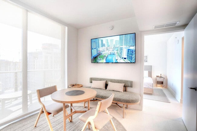 Foto del edificio - 601 NE 1st Ave