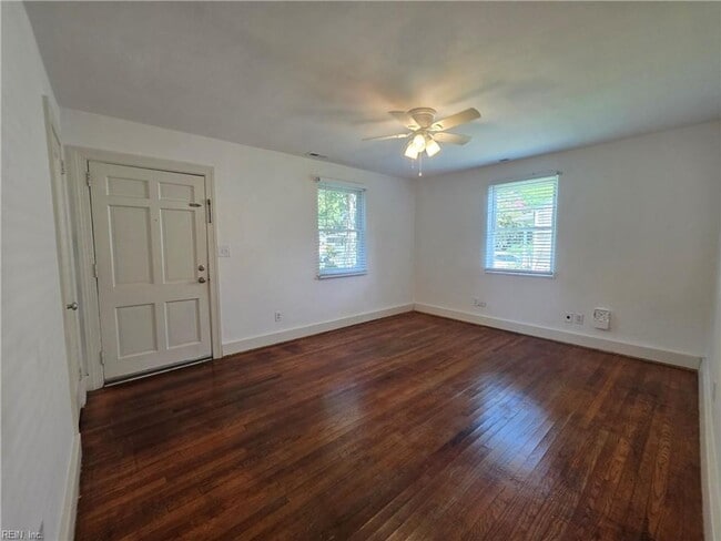 Building Photo - 1523 Melrose Pkwy