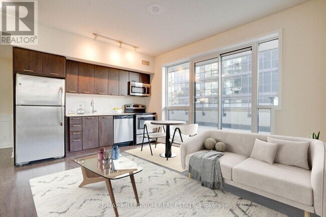 Photo du bâtiment - 2212-2212 Lake Shore Blvd W
