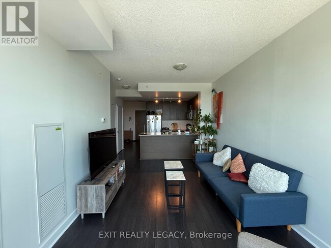 Building Photo - 3985-3985 Grand Park Dr