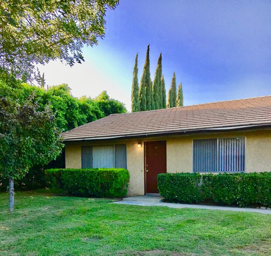 Primary Photo - 8454 Almond Ave