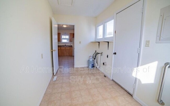 Building Photo - 2041 W College St