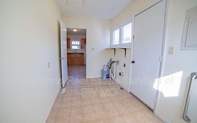 Foto del edificio - 2041 W College St