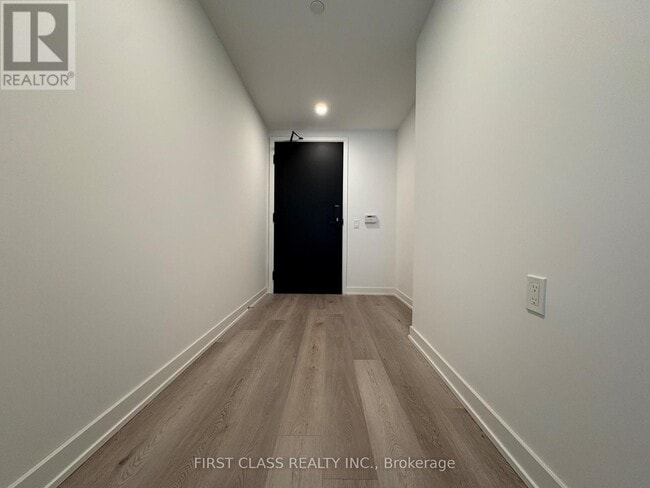 Building Photo - 88 Queen St E