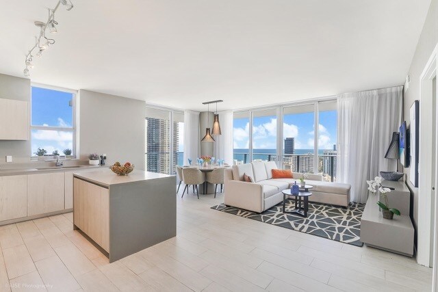 Primary Photo - 4010 S Ocean Dr