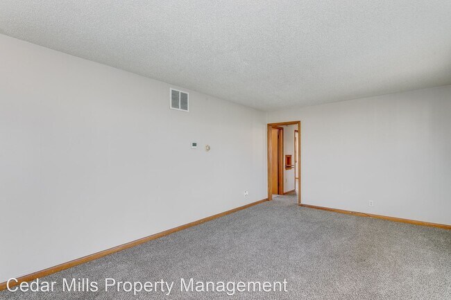 Building Photo - 3 br, 1 bath House - 3152 S. Bennett