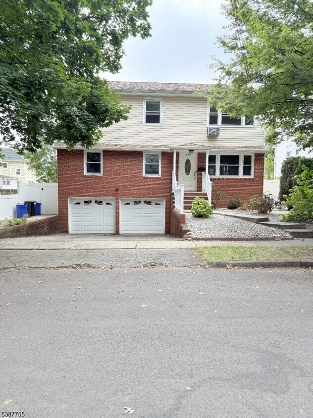 Foto principal - 134 Oak St