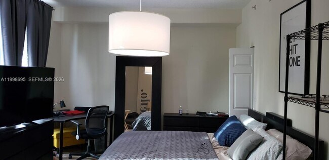 Foto del edificio - 275 NE 18th St