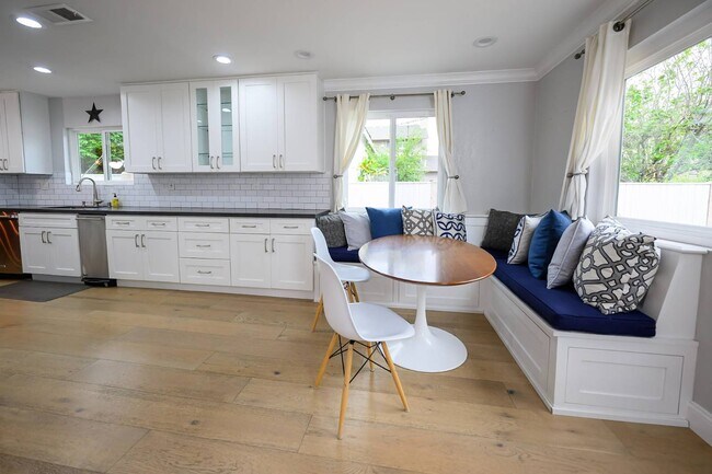 Foto del edificio - 2107 Dufour Ave