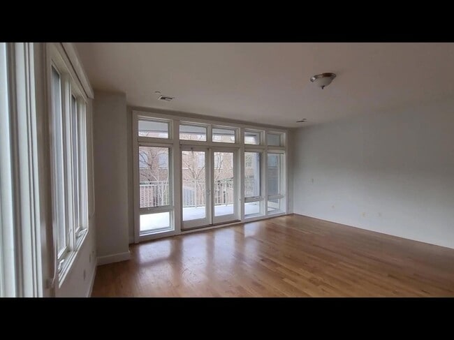 Building Photo - 90 Bay Street Unit 2I