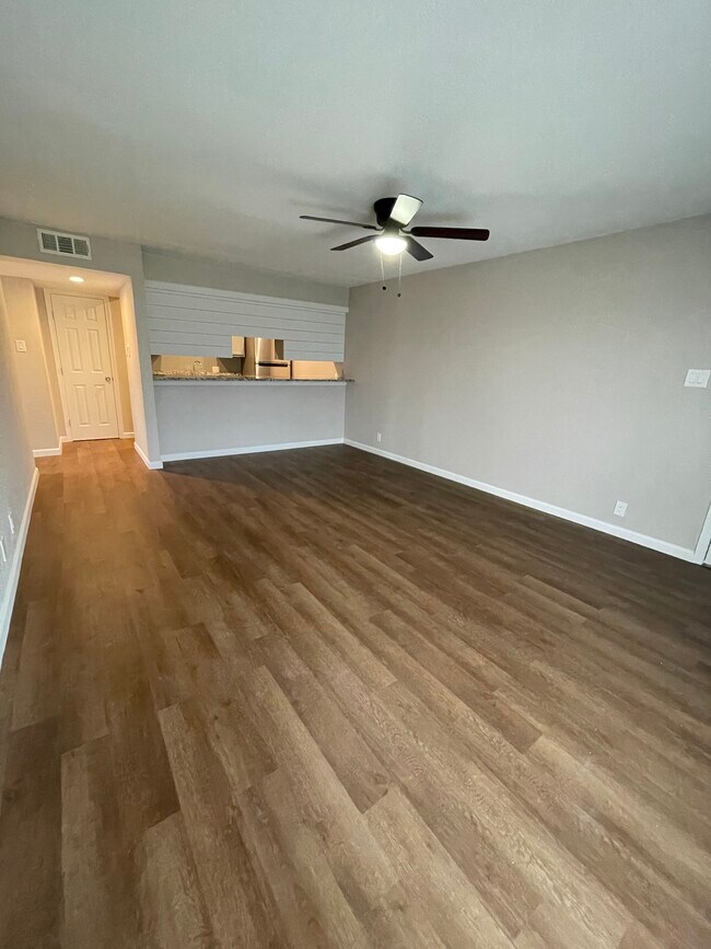 Building Photo - 505 Eagle Dr