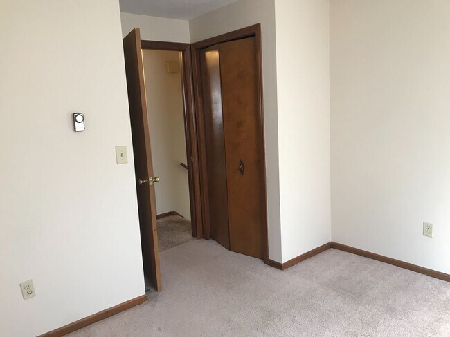 Building Photo - 225- RAVENWOOD