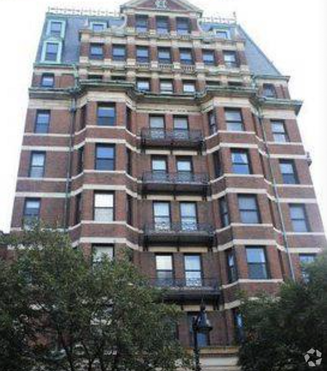 Building Photo - 483 Beacon St