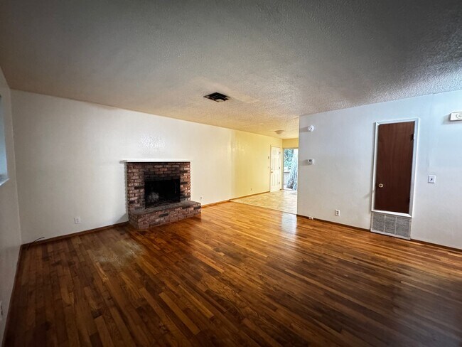 Foto del edificio - 3 Bedroom 2 Bath Home Located in Arcata!