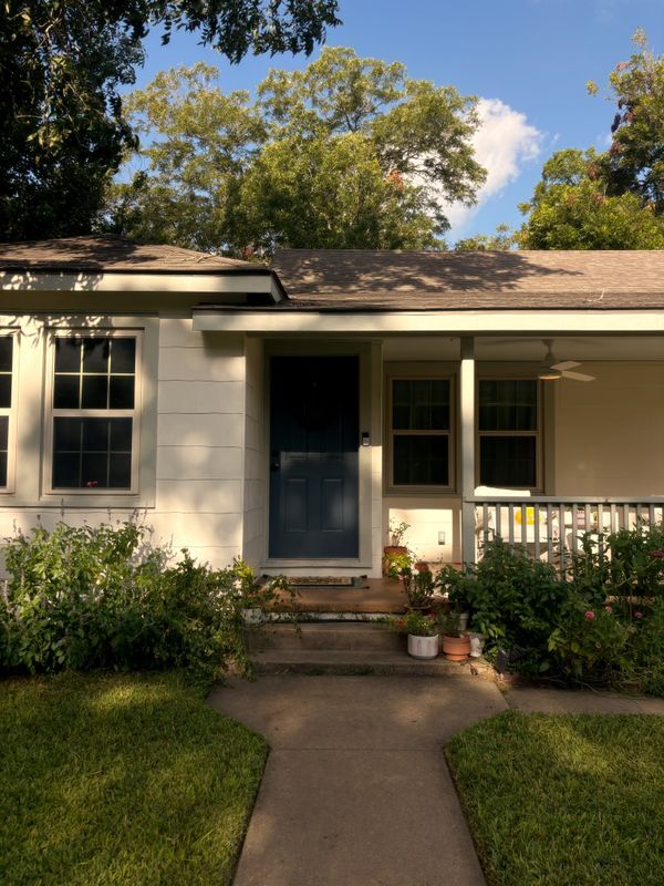 Building Photo - 1517 Live Oak St