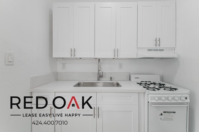 Building Photo - 354 E Cypress Ave