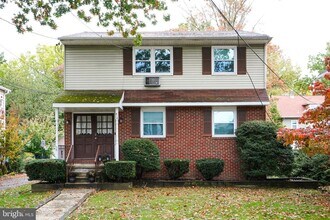 Building Photo - 414 Lees Ave