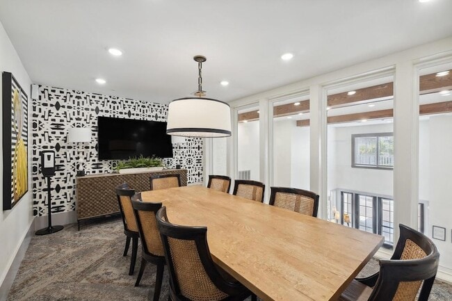 Building Photo - 1109 Giddings Wy