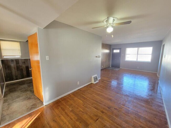 Building Photo - 222 Ben Nevis Rd