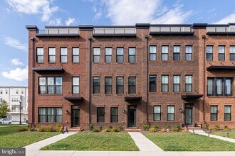 Building Photo - 22812 Tawny Pne Sq