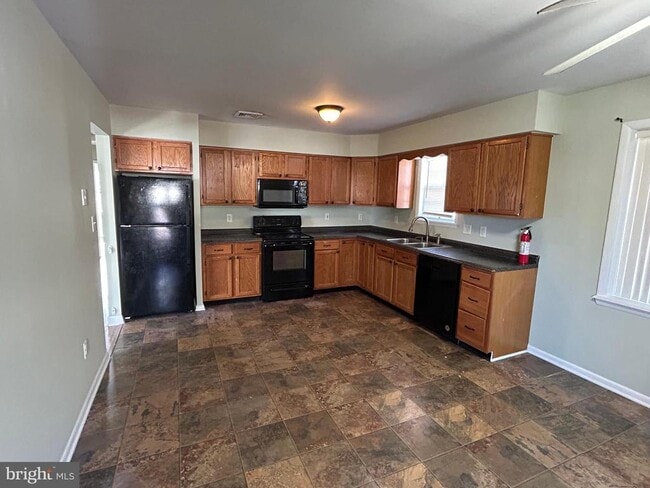 Building Photo - 254 G St