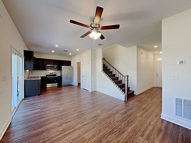 Foto del edificio - 5945 Hampton Creek Rd