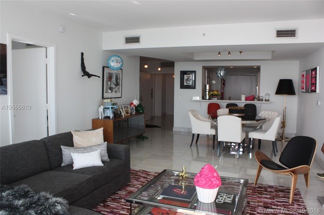 Foto del edificio - 1331 Brickell Bay Dr