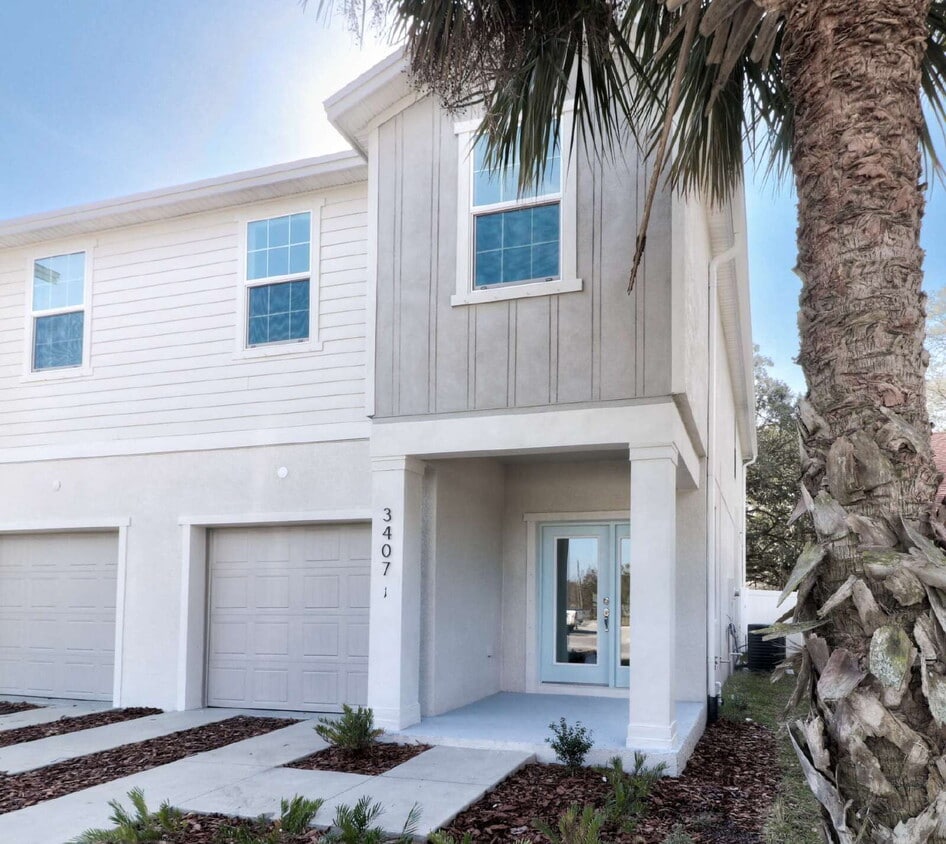 Spacious Two-Story East Tampa Rental Near Parks, Downtown and Major Highways - Spacious Two-Story East Tampa Rental Near Parks, Downtown and Major Highways
