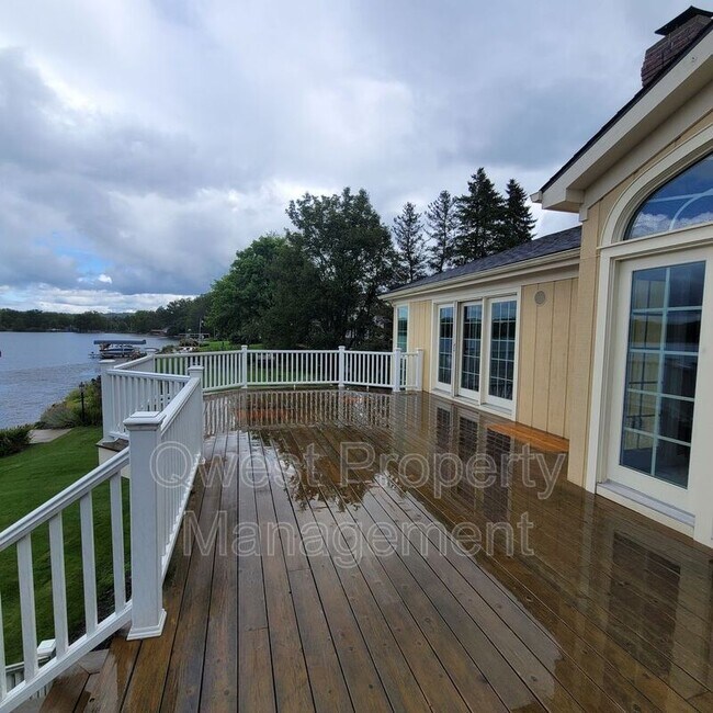Building Photo - 1029 Thornapple River Dr SE