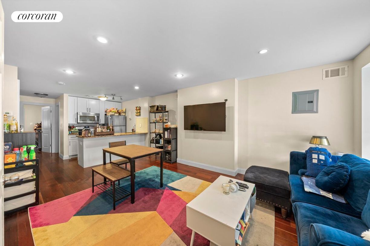 Foto principal - 476A Jefferson Ave