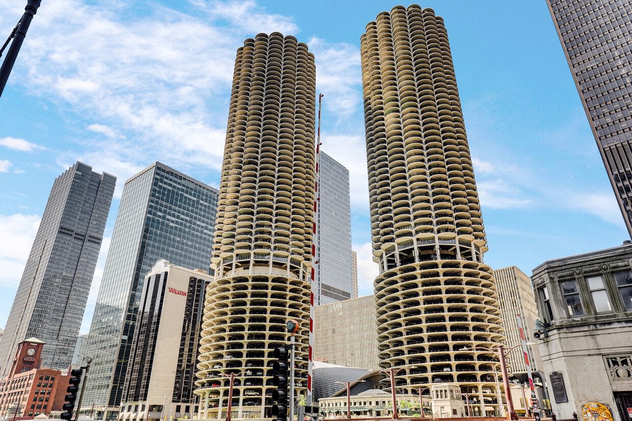 Primary Photo - 300 N State St