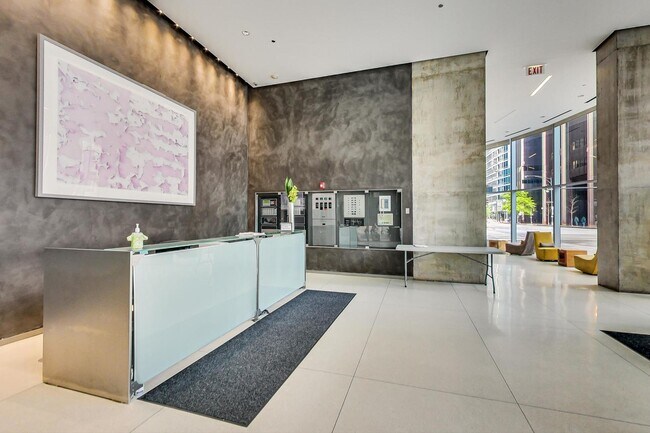 Foto del edificio - 600 N Fairbanks Ct