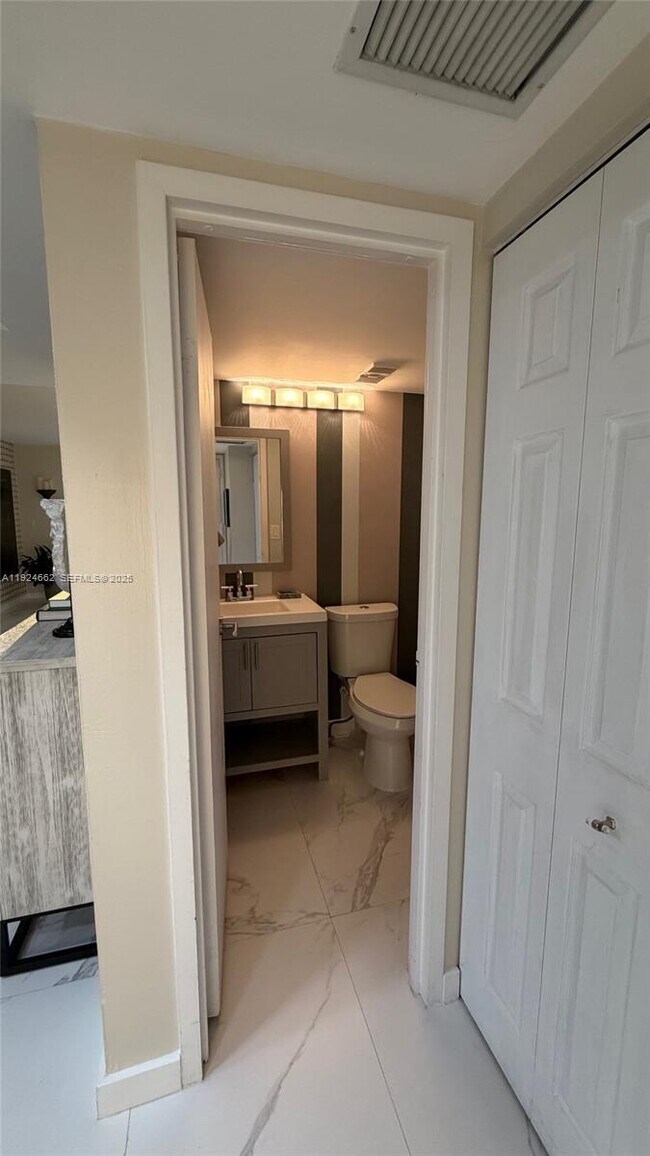 Building Photo - 2333 Brickell Ave