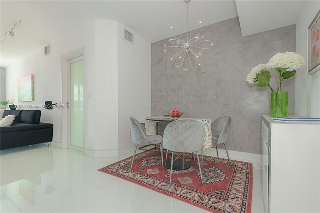 Photo - 2000 N Bayshore Dr Apartment