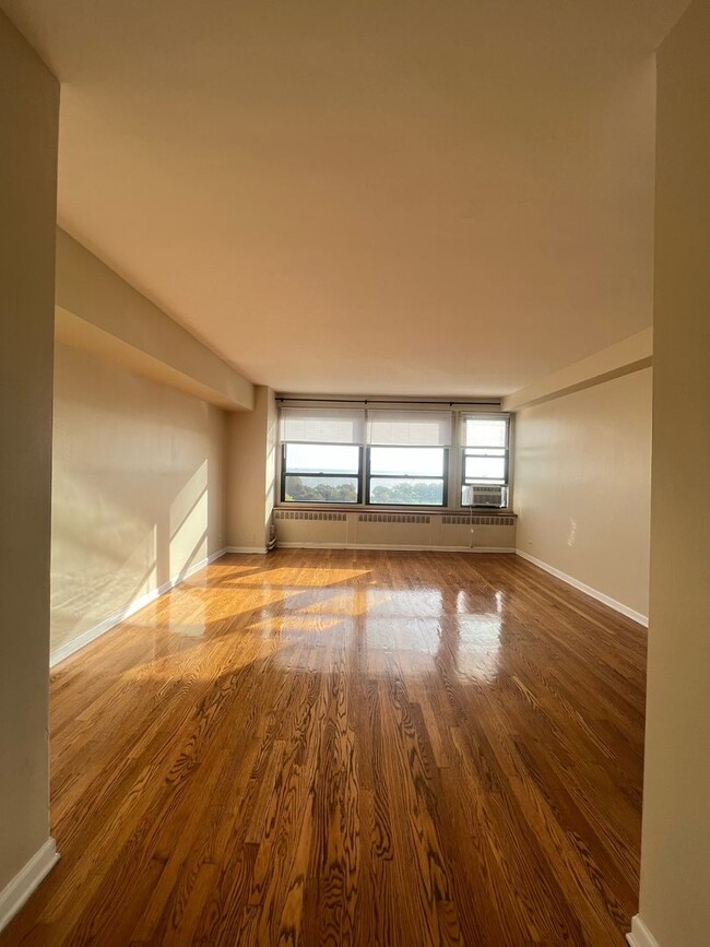 Building Photo - 4180 N Marine Dr