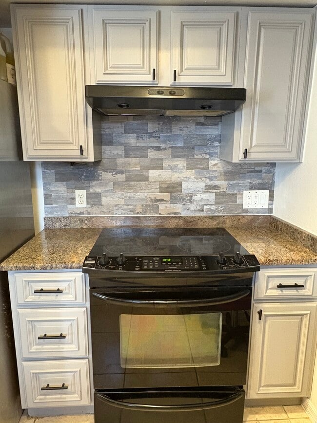 Building Photo - 8611 Misty River Ct
