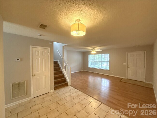 Foto del edificio - 747 Mountainwater Dr