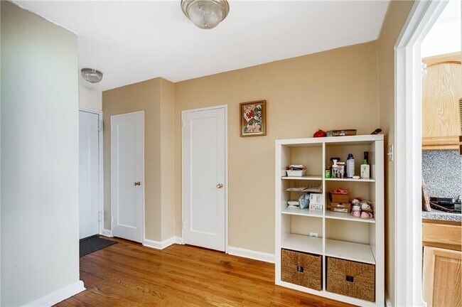 Foto del edificio - 1293 E 5th St