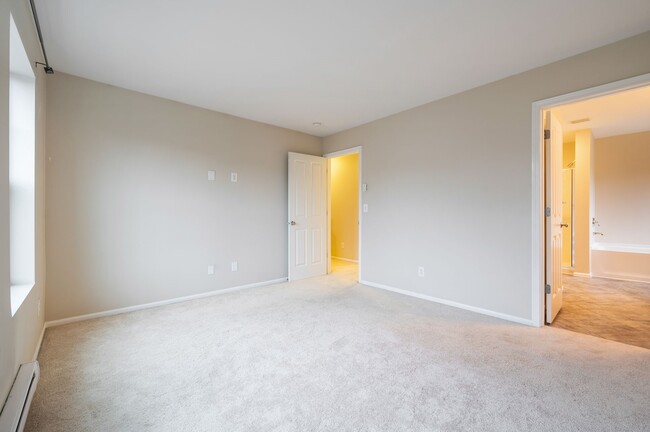 Building Photo - 7032 Holly Park Dr S