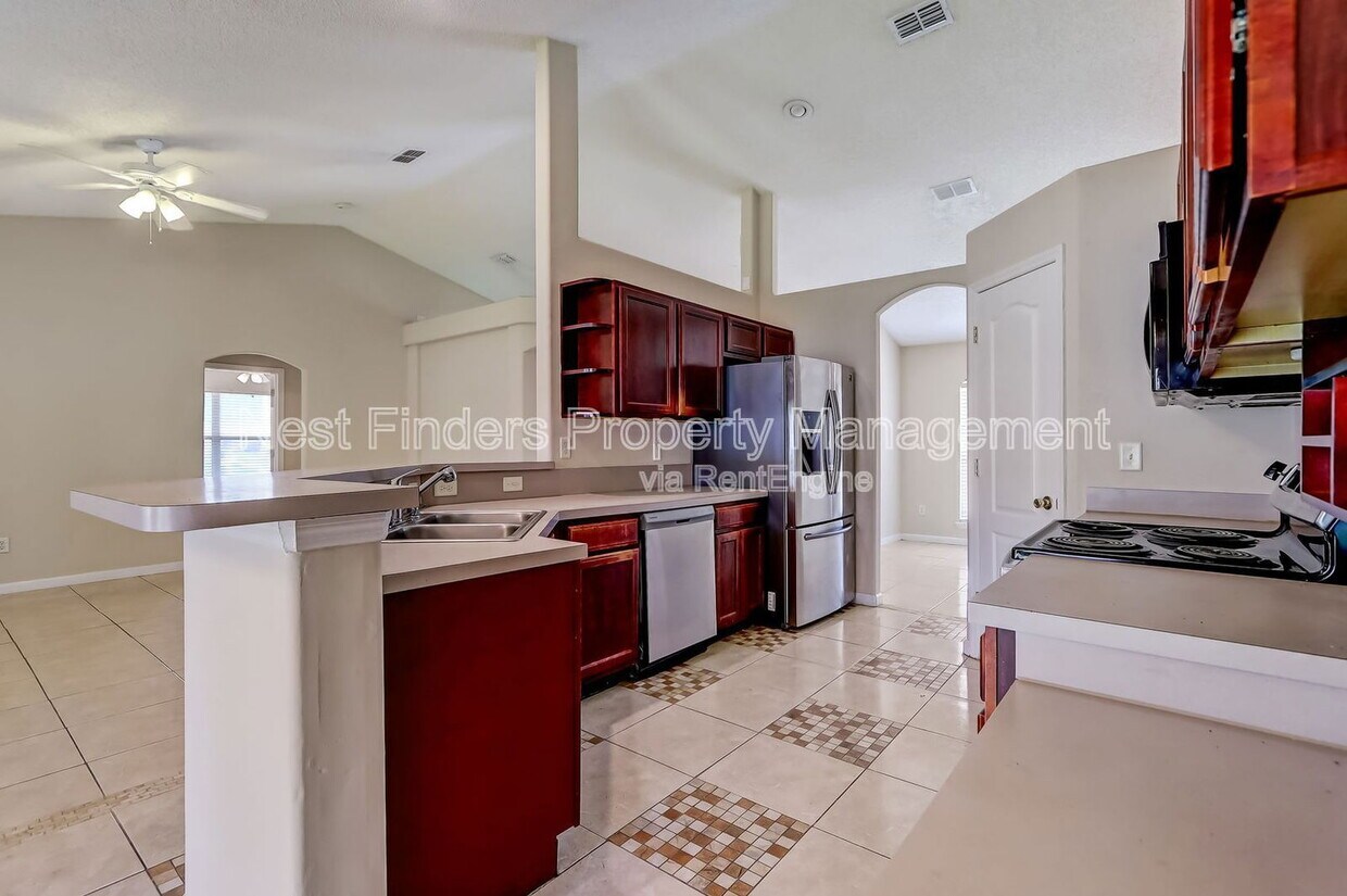 Foto principal - 9703 Cedar Ridge Dr W