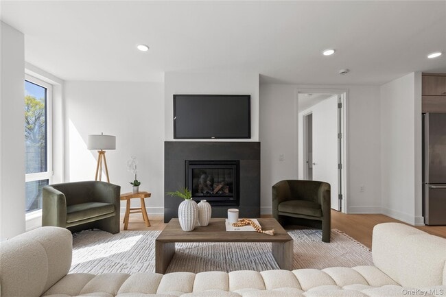 Building Photo - 33 Calvert St