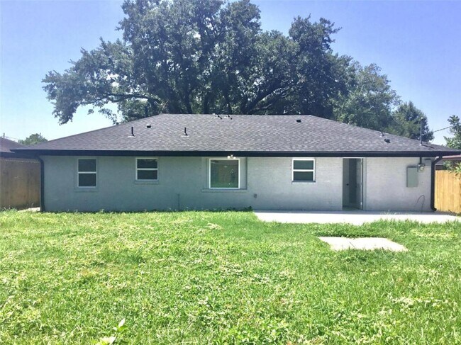 Foto del edificio - 8913 Homewood Ln
