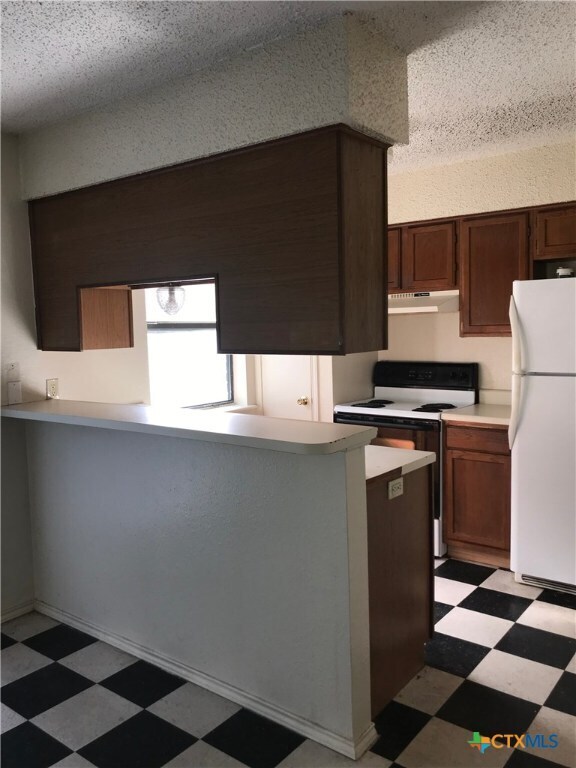 Foto del edificio - 402 Deerwood Dr